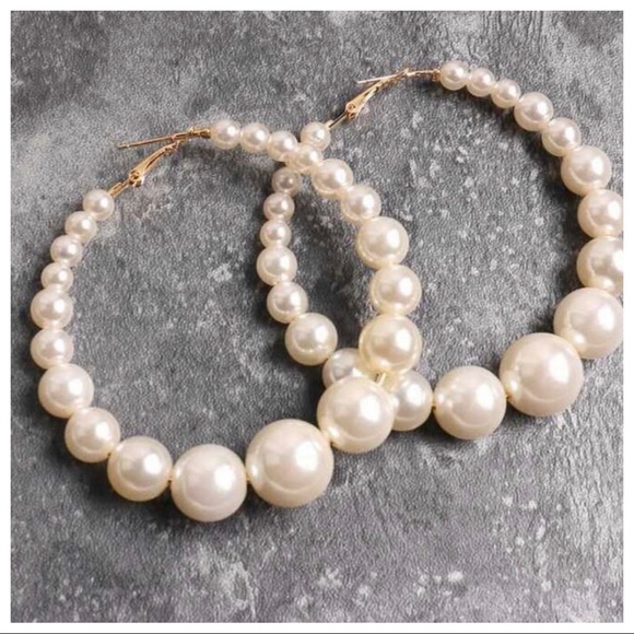 Chic Fabulous Pearl Hoop earrings - Picture 2 of 2